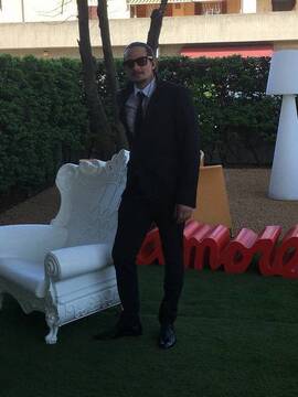 Public Photo of artistartist